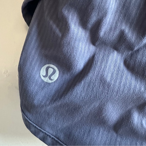 Lululemon Speed Up Shorts 2.5" Inseam Navy Blue Stripes/Black Band Size 4 - Picture 5 of 12